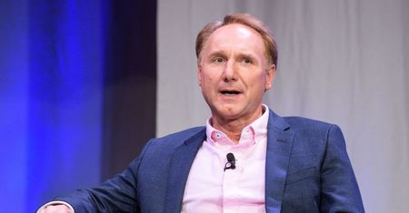 "Technologia zmieni sposób myślenia o religii". Dan Brown w rozmowie o Polsce, Bogu i pisaniu bestsellerów