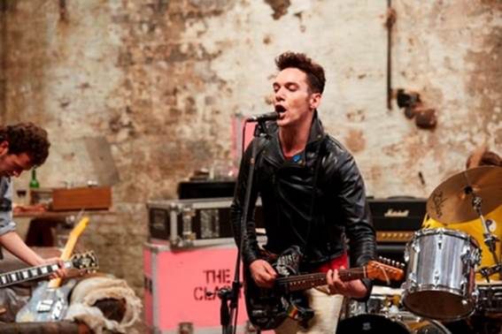 Młodość, bunt, muzyka, The Clash. Obejrzyj oficjalny zwiastun filmu „London Town”