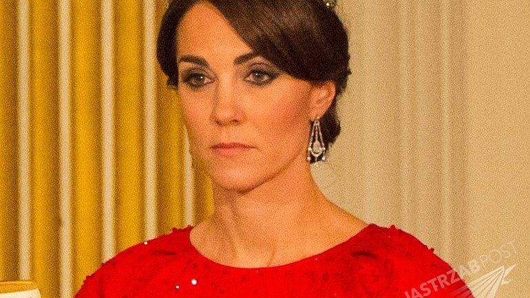 Księżna Kate w królewskiej tiarze na kolacji w Pałacu Buckinghham z okazji wizyty chińskiego prezydent Xi Jinpinga (fot. East News)