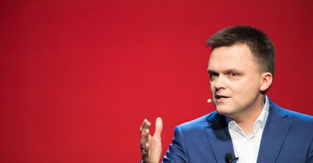 Kto stoi za Szymonem Hołownią? Dziennikarze tygodnika spekulują na temat kandydata