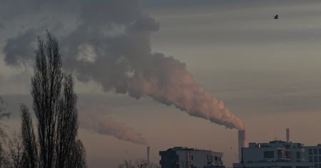 Awaria i pożar w elektrociepłowni Siekierki. Okoliczni mieszkańcy usłyszeli huk