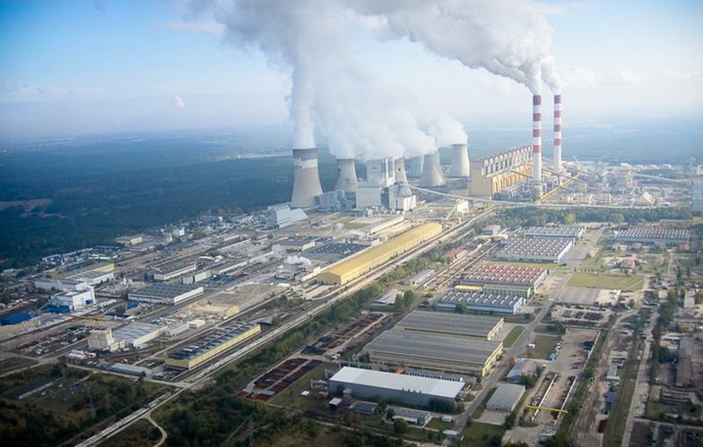 Elektrownia Bełchatów, która spala węgiel brunatny, jest największym "trucicielem" powietrza w Europie.