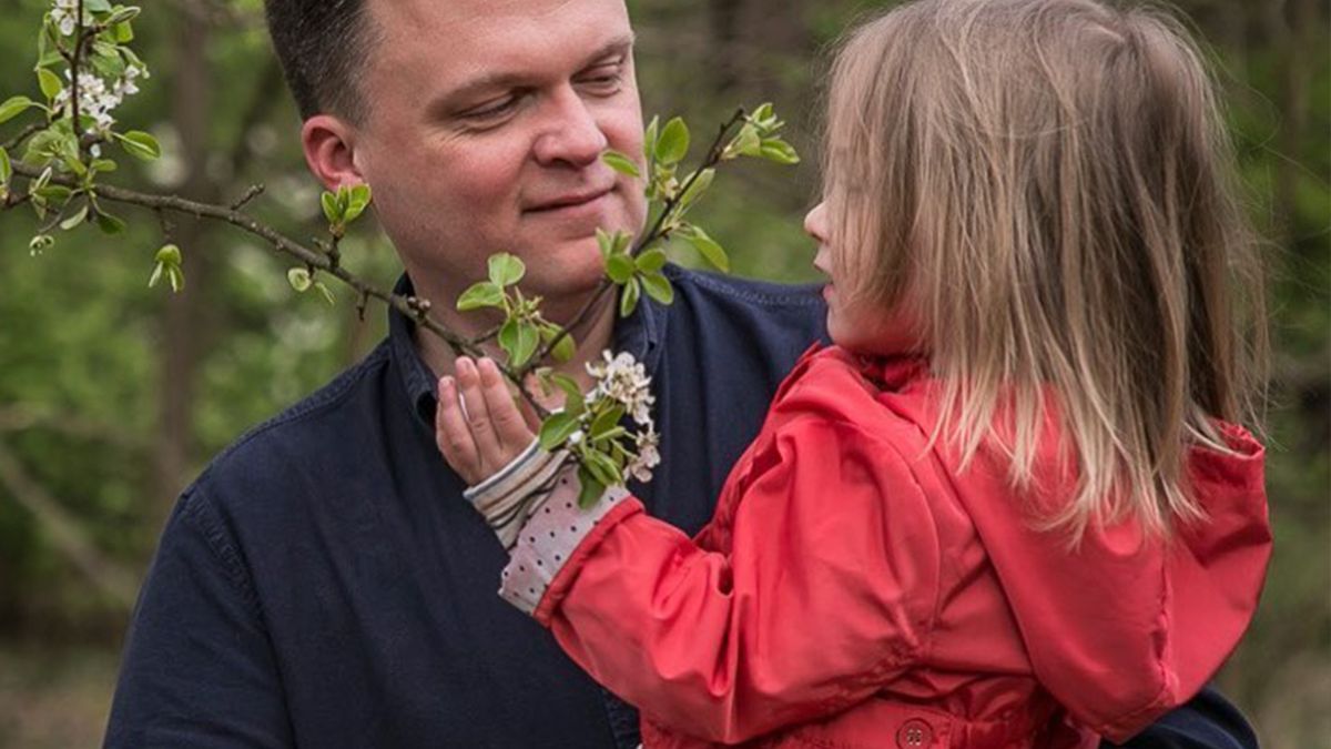 Szymon Hołownia pochwalił się prezentem dla córki. Mania oszalała z radości, gdy zobaczyła niespodziankę. To spełnienie dziecięcych marzeń