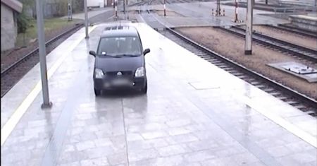 Kraków. Pijany kierowca wjechał na Dworzec Główny