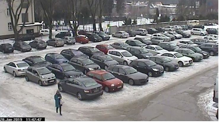 Rząd aut zablokowanych na parkingu w Wejherowie. "Głupota"
