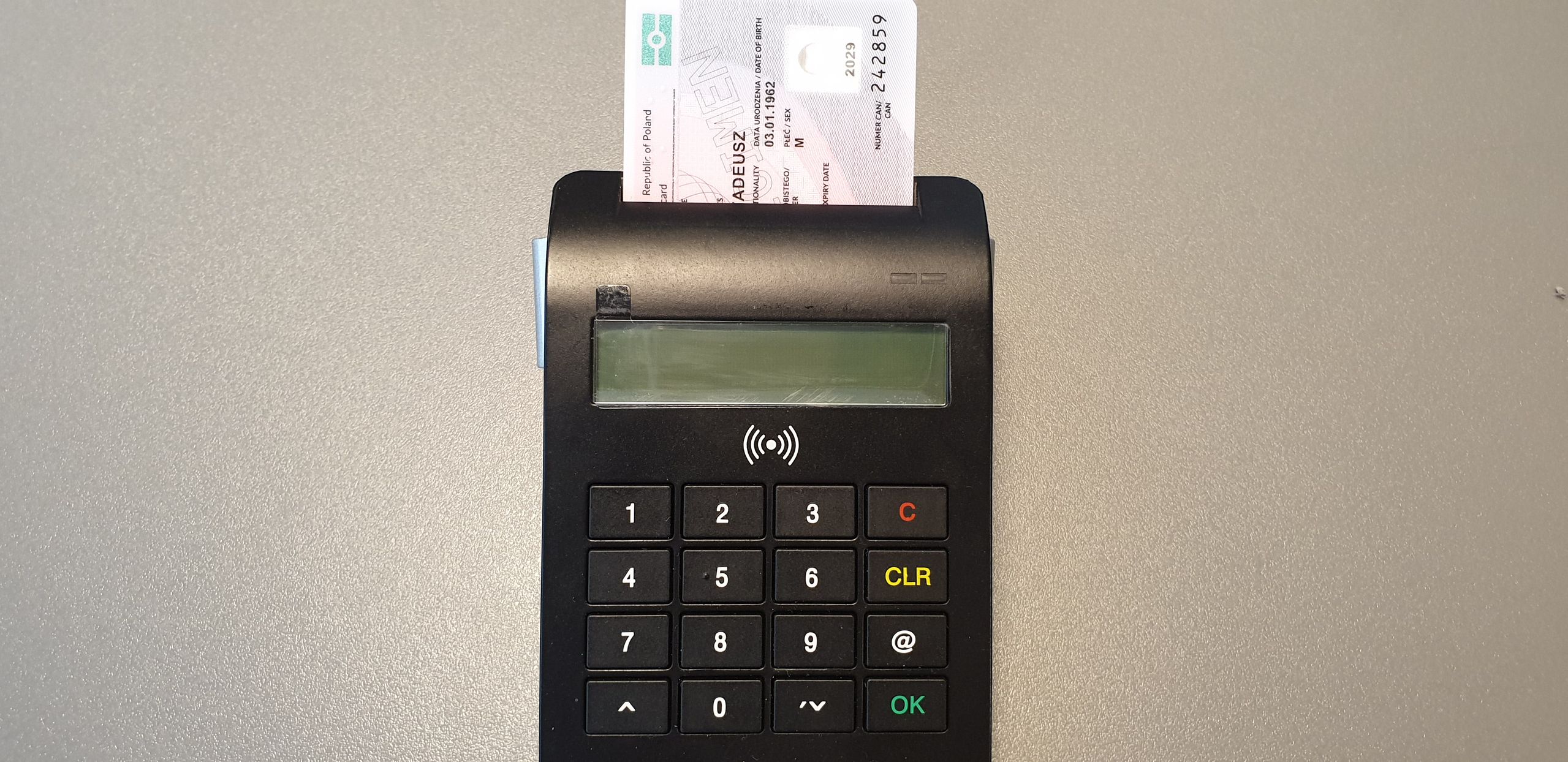 Czytnik do e-dowodów 