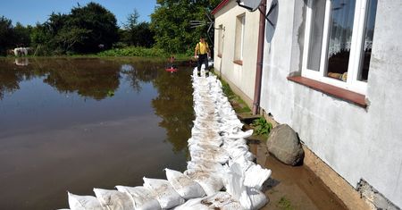 Alarm przeciwpowodziowy na Pomorzu. "Woda nie opada"