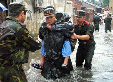 Chiny: katastrofalne powodzie