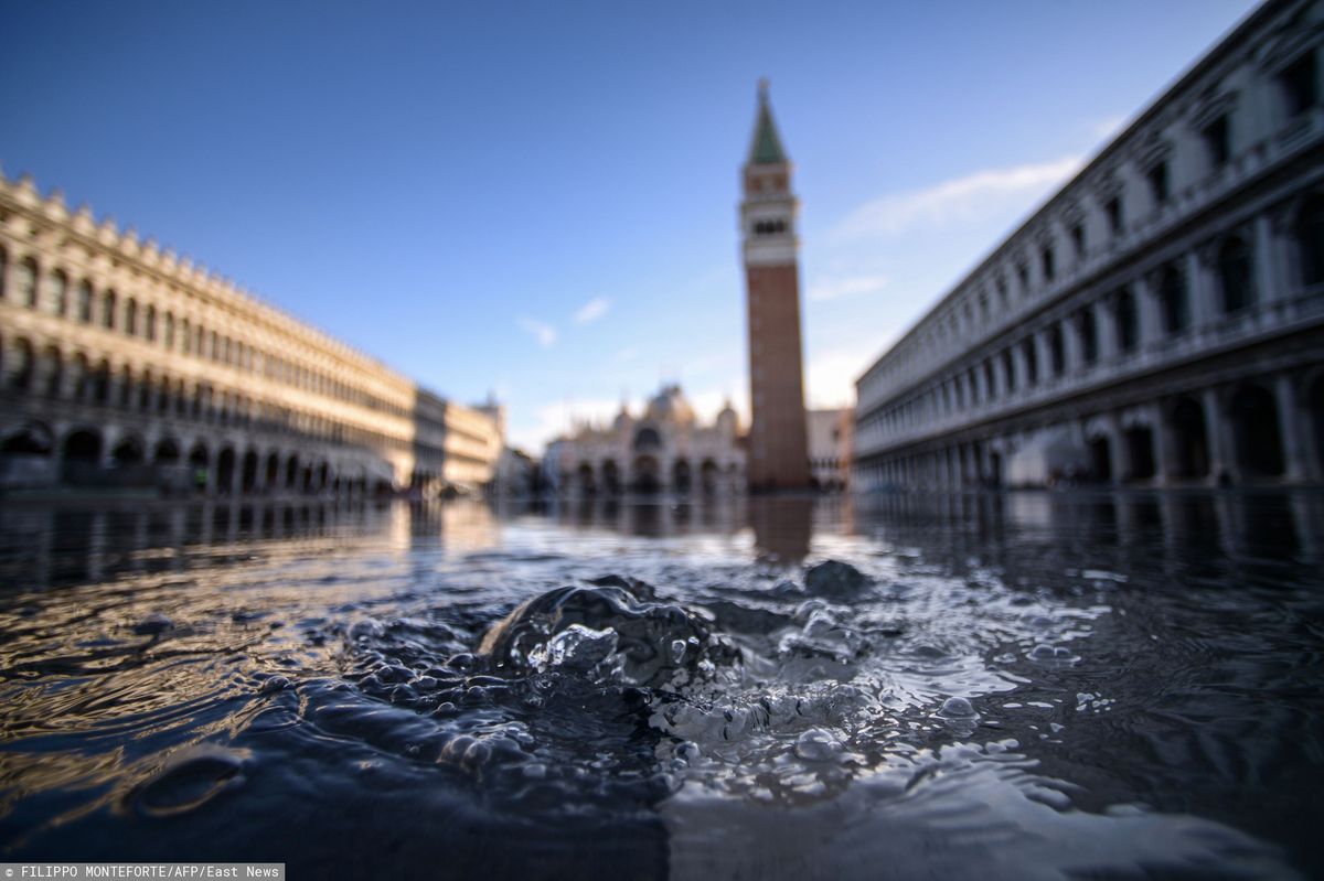 Wenecja. Plac św. Marka zamknięty. Powódź wdziera się do miasta
