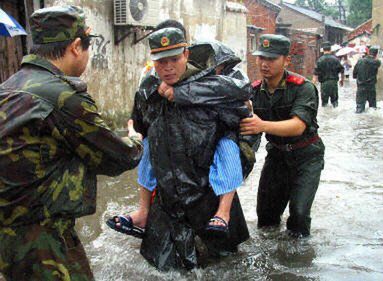 Chiny: katastrofalne powodzie