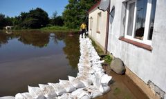 Alarm przeciwpowodziowy na Pomorzu. "Woda nie opada"