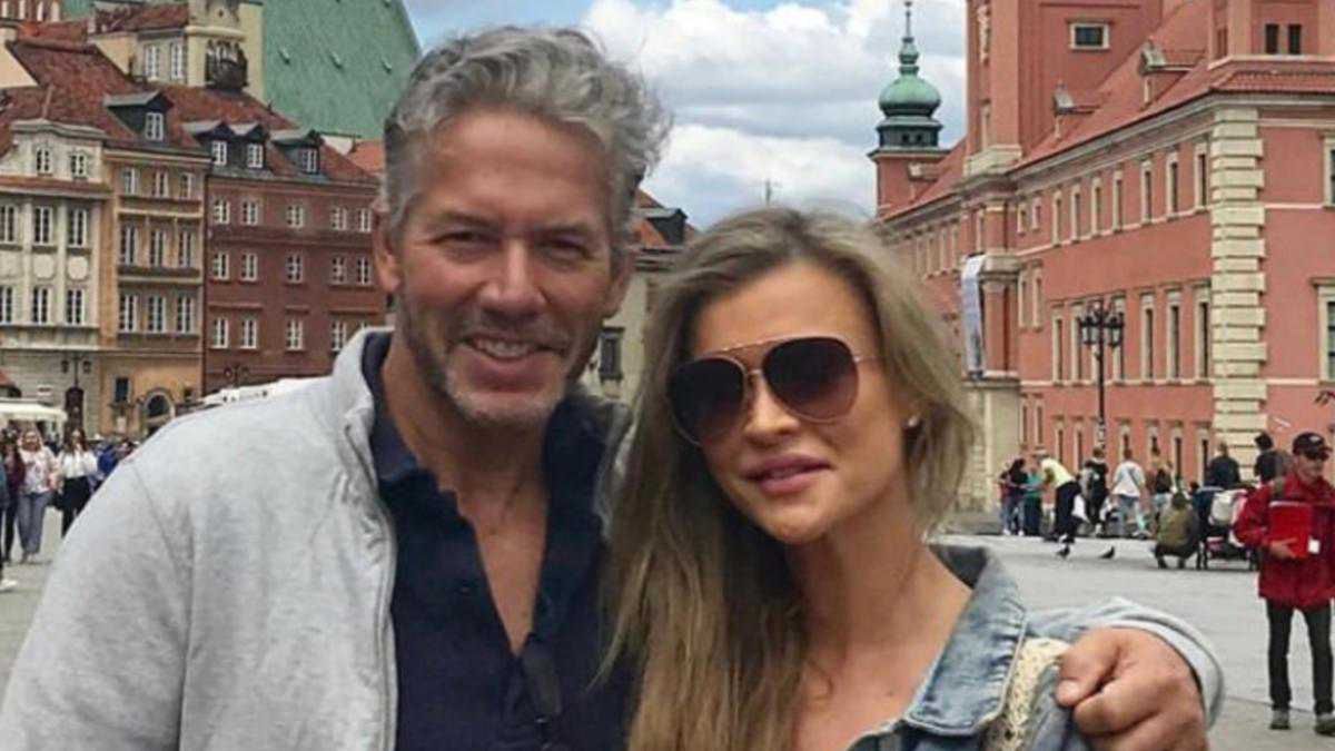 Ciężarna Joanna Krupa pokazała swój brzuszek na warszawskiej starówce! Przyszła mama zabrała męża na romantyczną wycieczkę! Była również pyszna niespodzianka od Douglasa!