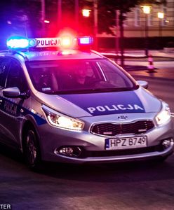 Spłonęły dwa radiowozy. Stały pod komisariatem