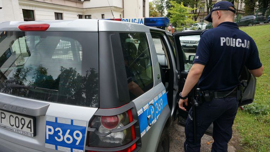 Hakerem okazał się 27-latek mieszkający w Warszawie. 