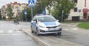 Stanęli radiowozem na chodniku, drodze rowerowej i przejściu dla pieszych. Musieli być głodni