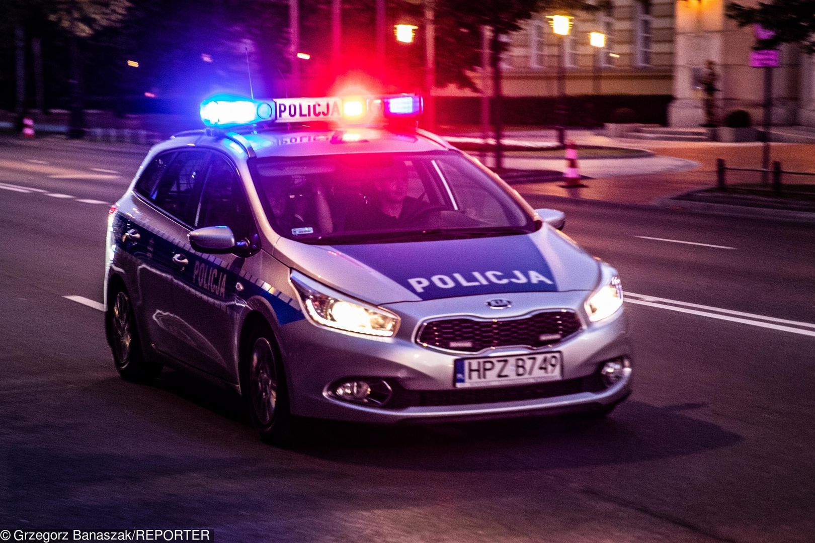 Auto osobowe spłonęło w wyniku wypadku