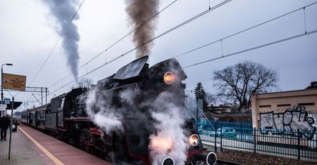 Parowozy wróciły na tory w Wielkopolsce. Zastąpią rozbite szynobusy