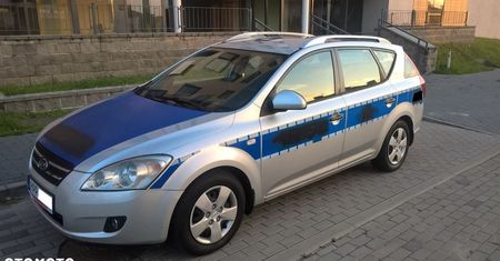Policyjna Kia Cee’d trafiła na aukcję. Kusi nie tylko mocą, ale i ceną