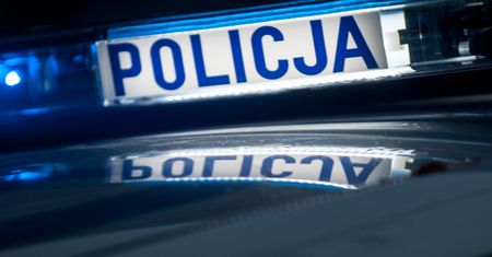 Niechlubny rekord na "zakręcie idiotów". Setny pojazd wjechał w barierki