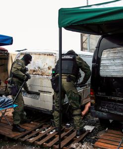Nalot na gigantyczne targowisko pod Warszawą. Towar wart 60 mln zł przejęty