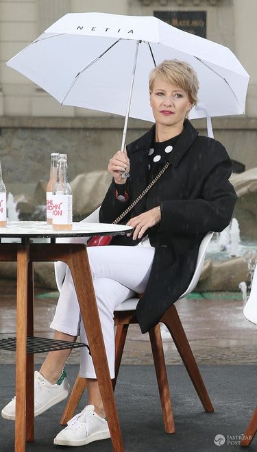 Małgorzata Kożuchowska z parasolką