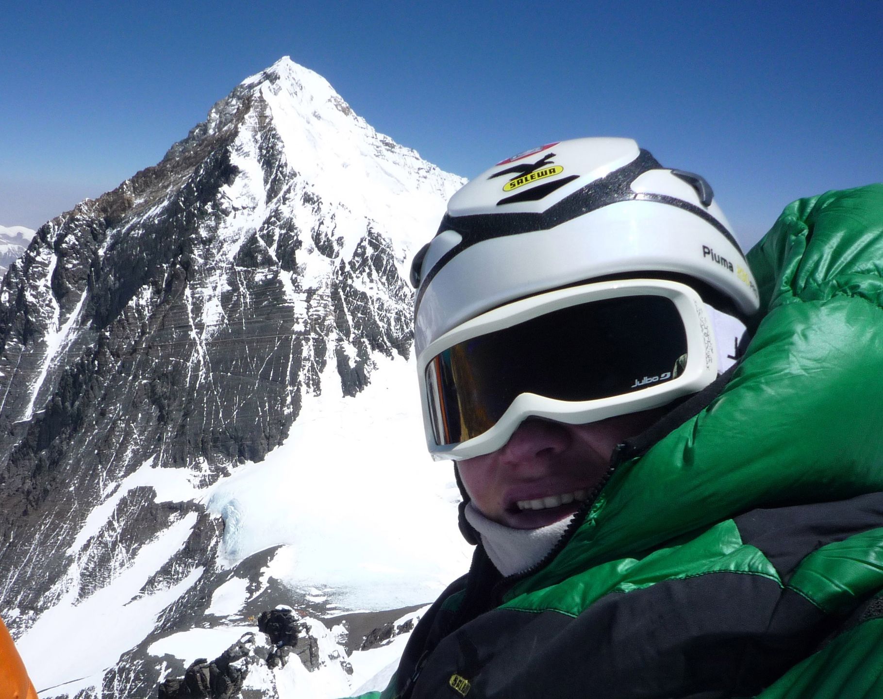 Szczyt Lhotse, w tle Everest - 25 maja 2012 r. 