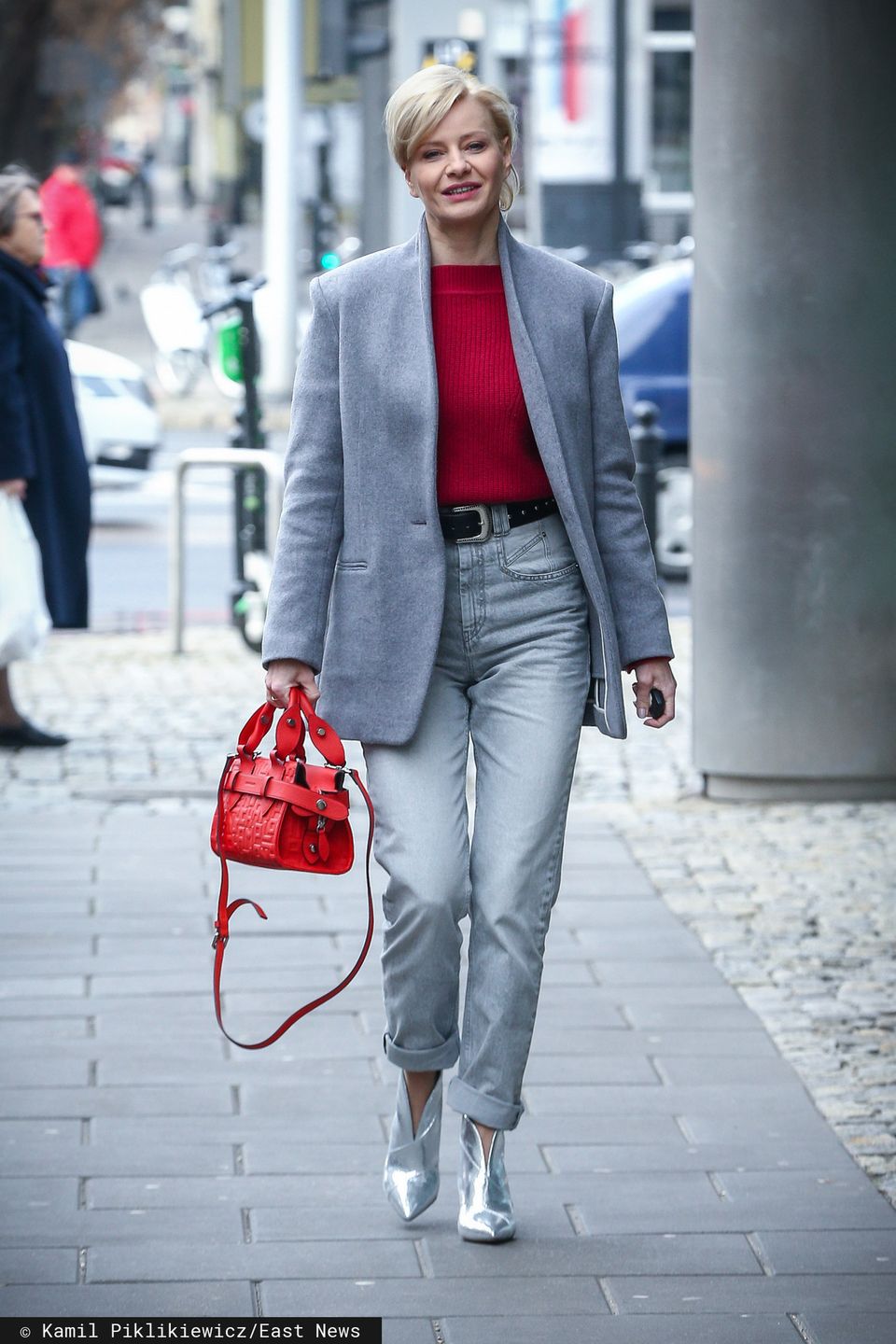 Aktorka potrafi bawić się modą 