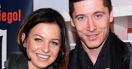 Wczoraj Anna Lewandowska kibicowała mężowi przed telewizorem. Fani od razu wyłapali wpadkę!