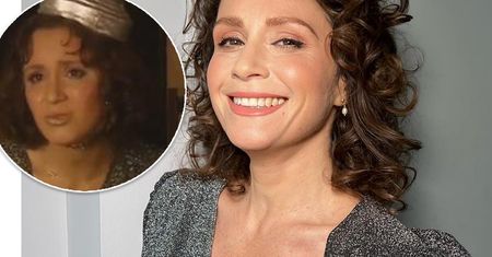 Monika Mrozowska wróciła z imprezy ledwo trzymając się na nogach. Co ona ma na głowie? To już odmęty Internetu