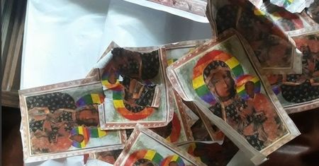 Matka Boska z tęczową aureolą. Brudziński: policja zatrzymała osobę podejrzewaną o dokonanie profanacji