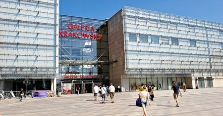 Odpalił racę w Galerii Krakowskiej. 22-latek w rękach policji