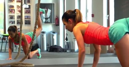 Anna Lewandowska na letnim obozie z córeczką