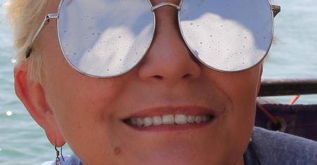Małgorzata Ostrowska pozuje w bikini. Fani komentują: "Wygląda pani jak milion dolarów"