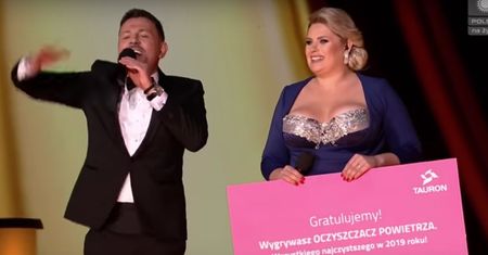 Elżbieta Romanowska zaliczyła wpadkę. Wszyscy patrzyli tylko na jej ogromny biust
