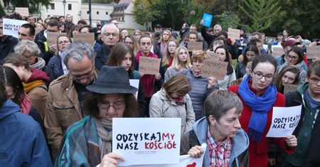 Kraków. Protest pod oknami arcybiskupa Marka Jędraszewskiego