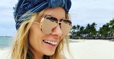 Izabela Janachowska pręży brzuszek na plaży. Porównała się do atrakcji turystycznej
