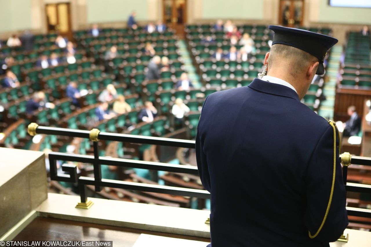 Podwyżki dla straży marszałkowskiej. Nowy dodatek do pensji