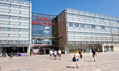 Odpalił racę w Galerii Krakowskiej. 22-latek w rękach policji