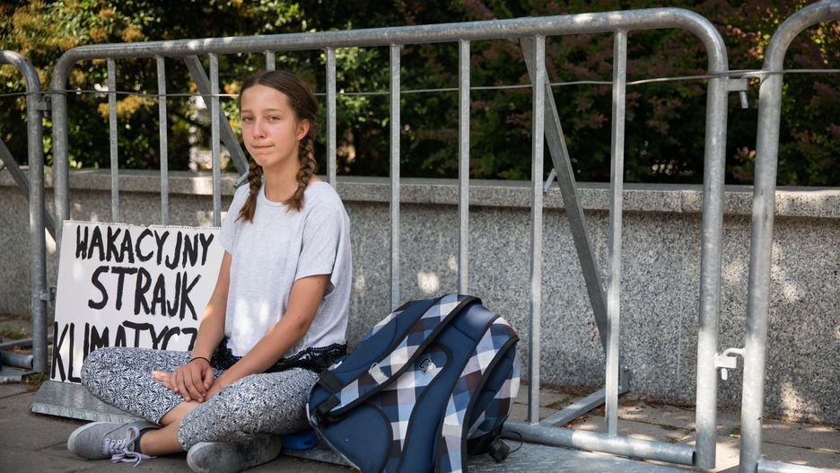 16-letnia szwedzka aktywistka wspiera wakacyjny strajk klimatyczny 13-letniej Ingi Zasowskiej