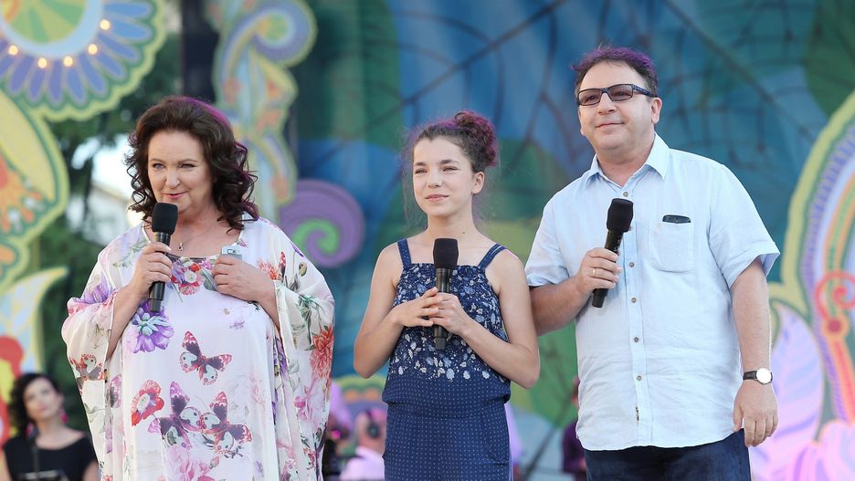 Anna Dymna, Bronisława Zamachowska i jej tata na Festiwalu Zaczarowanej Piosenki, czerwiec 2017 r.
