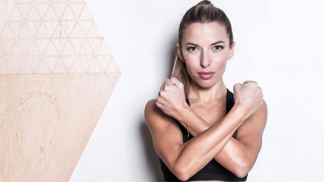 Trening Ekstra Figura Ewy Chodakowskiej pomaga zwalczyć problem cellulitu.