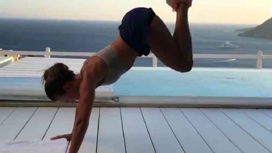 Anna Lewandowska ćwiczy o poranku