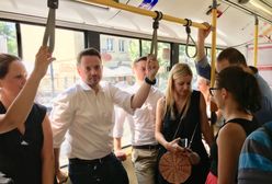 Maraton Trzaskowskiego, czyli akcja "18 dzielnic w 18 godzin" od kuchni