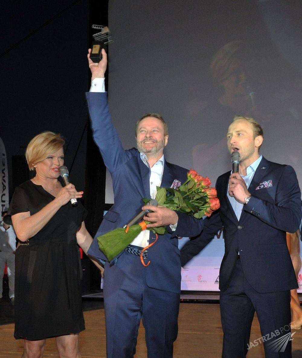 Artur Żmijewski z nagrodą 2 (fot. Jerzy Bartkowski)