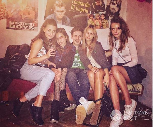 Antoni Królikowski i Julia Wieniawa na imprezie