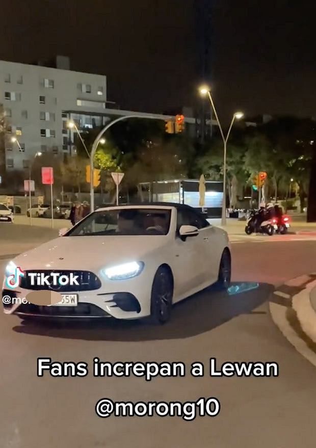 Robert Lewandowski bezpardonowo zatrzymany przez fanów na ulicach Barcelony