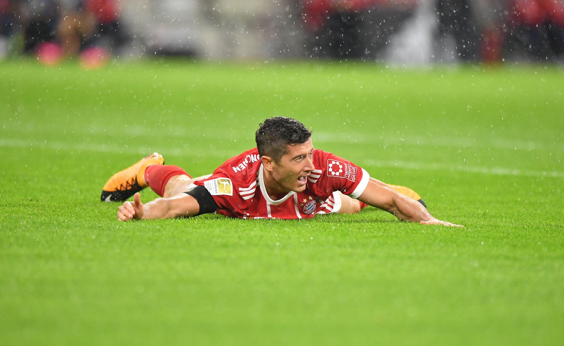 MUNICH, GERMANY - AUGUST 18: Robert Lewandowski of Bayern Muenchen lies on the pitch during the Bundesliga match between FC Bayern Muenchen and Bayer 04 Leverkusen at Allianz Arena on August 18, 2017 in Munich, Germany. (Photo by Sebastian Widmann/Bongarts/Getty Images) 