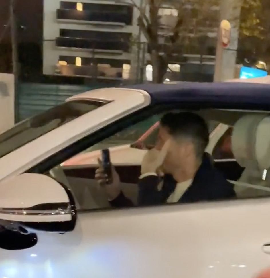 Robert Lewandowski bezpardonowo zatrzymany przez fanów na ulicach Barcelony