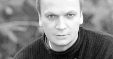 Zrobiło się głośno o synu Grzegorza Ciechowskiego. 24-letni Bruno oddał ojcu hołd w poruszający sposób