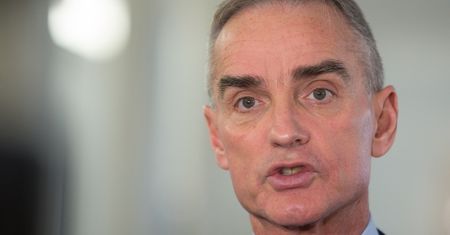 Jan Maria Jackowski z PiS próbował wybrnąć z trudnego pytania. "Nie bądźmy takimi konserwatystami"